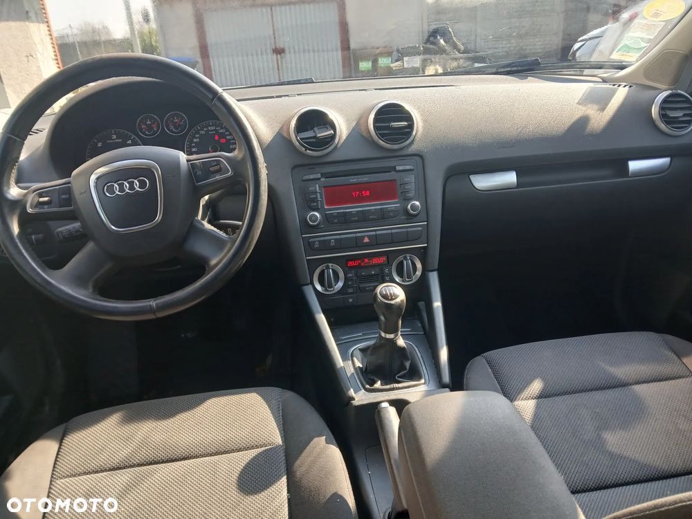 Audi A3 Sportback 1.6 TDI DPF Ambiente - 10