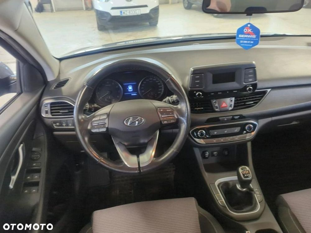 Hyundai i30 1.5 DPI Classic + - 7