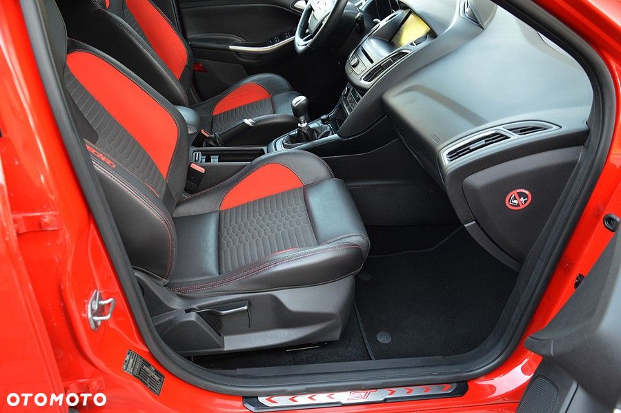 Ford Focus 2.0 EcoBoost ST mit Leder-Sport-Paket - 22