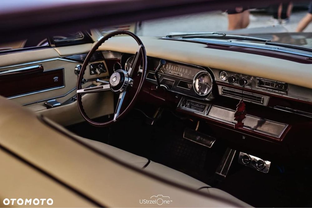 Cadillac Deville - 4