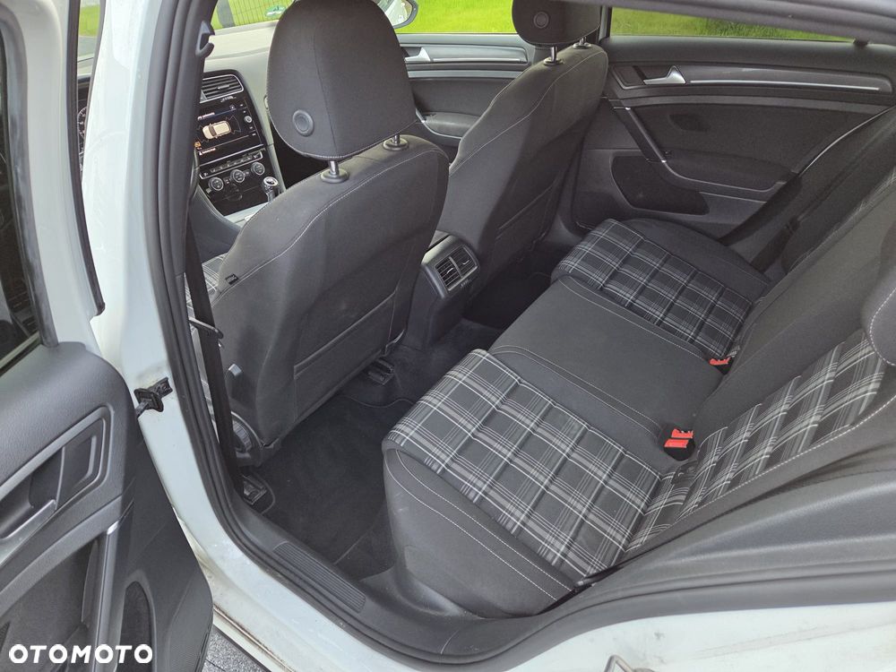 Volkswagen Golf GTD (BlueMotion Technology) - 11