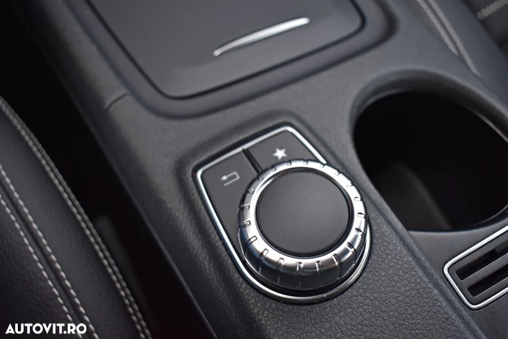 Mercedes-Benz GLA 200 7G-DCT Urban - 17