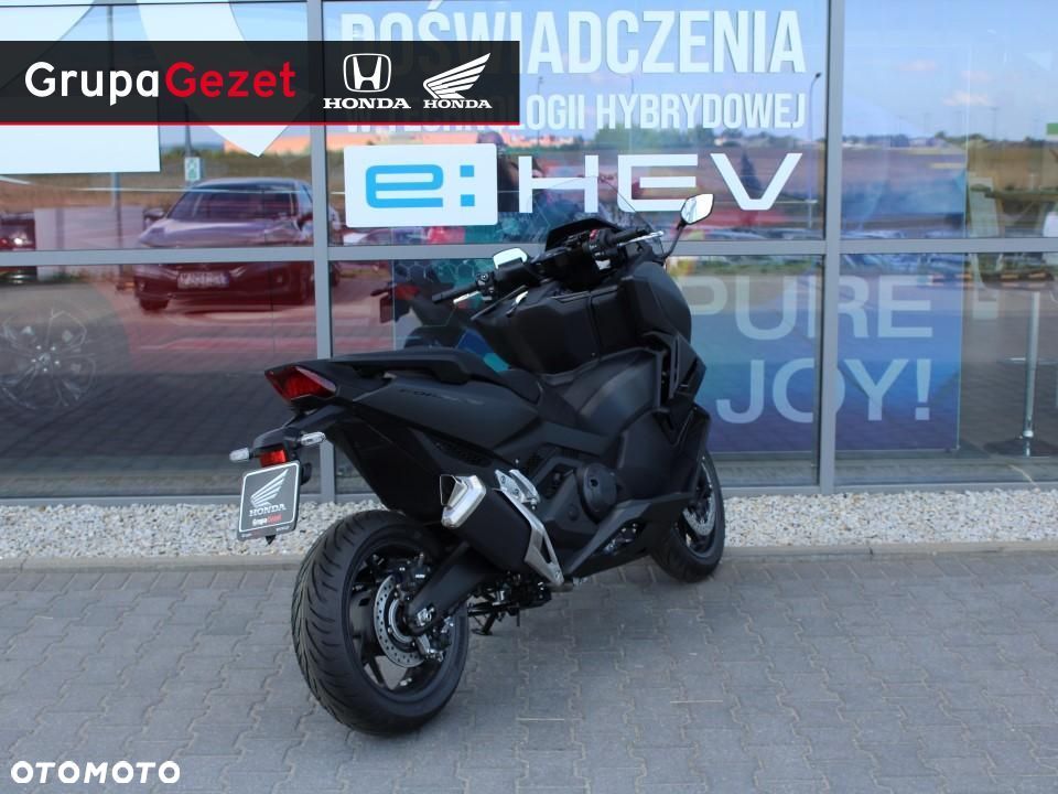 Honda NSS - 8