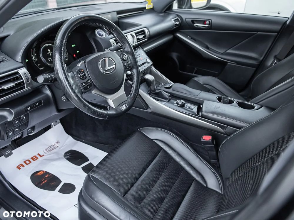 Lexus IS 300h F Sport - 15