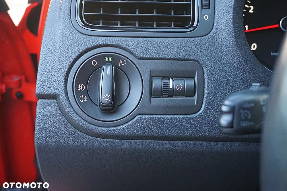 Volkswagen Polo 1.2 MATCH - 27