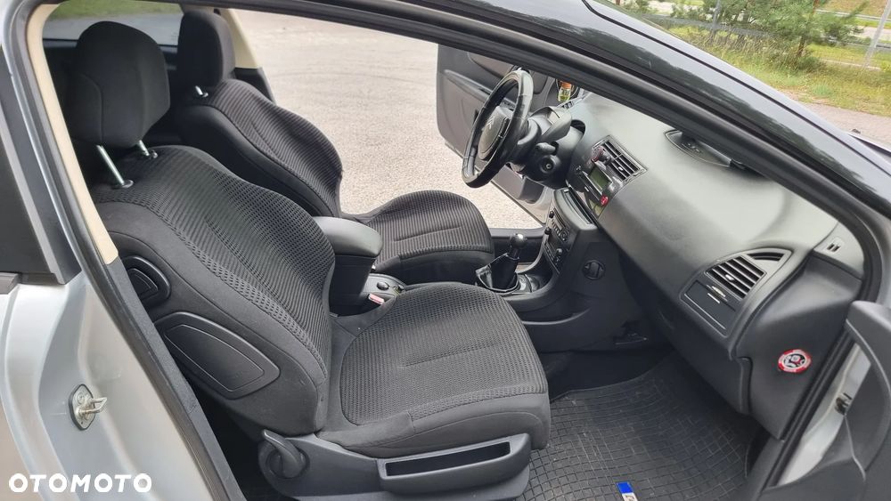 Citroën C4 HDi 110 FAP VTR - 14