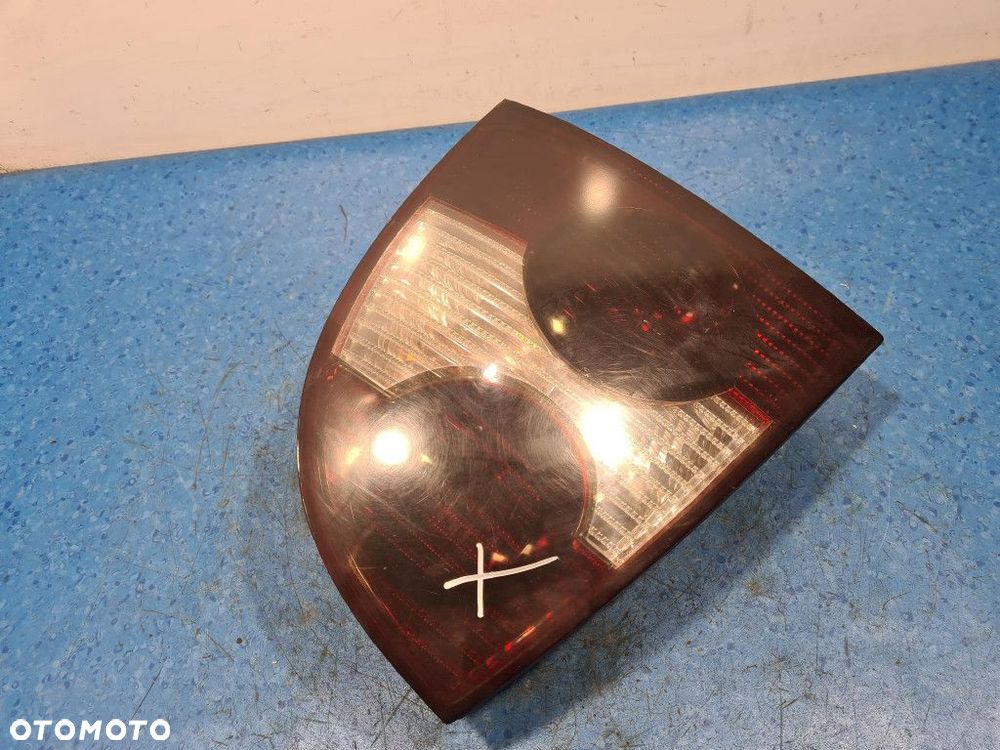 VOLKSWAGEN PASSAT B5 FL SEDAN LAMPA TYŁ PRAWA ZEWNĘTRZNA - 2