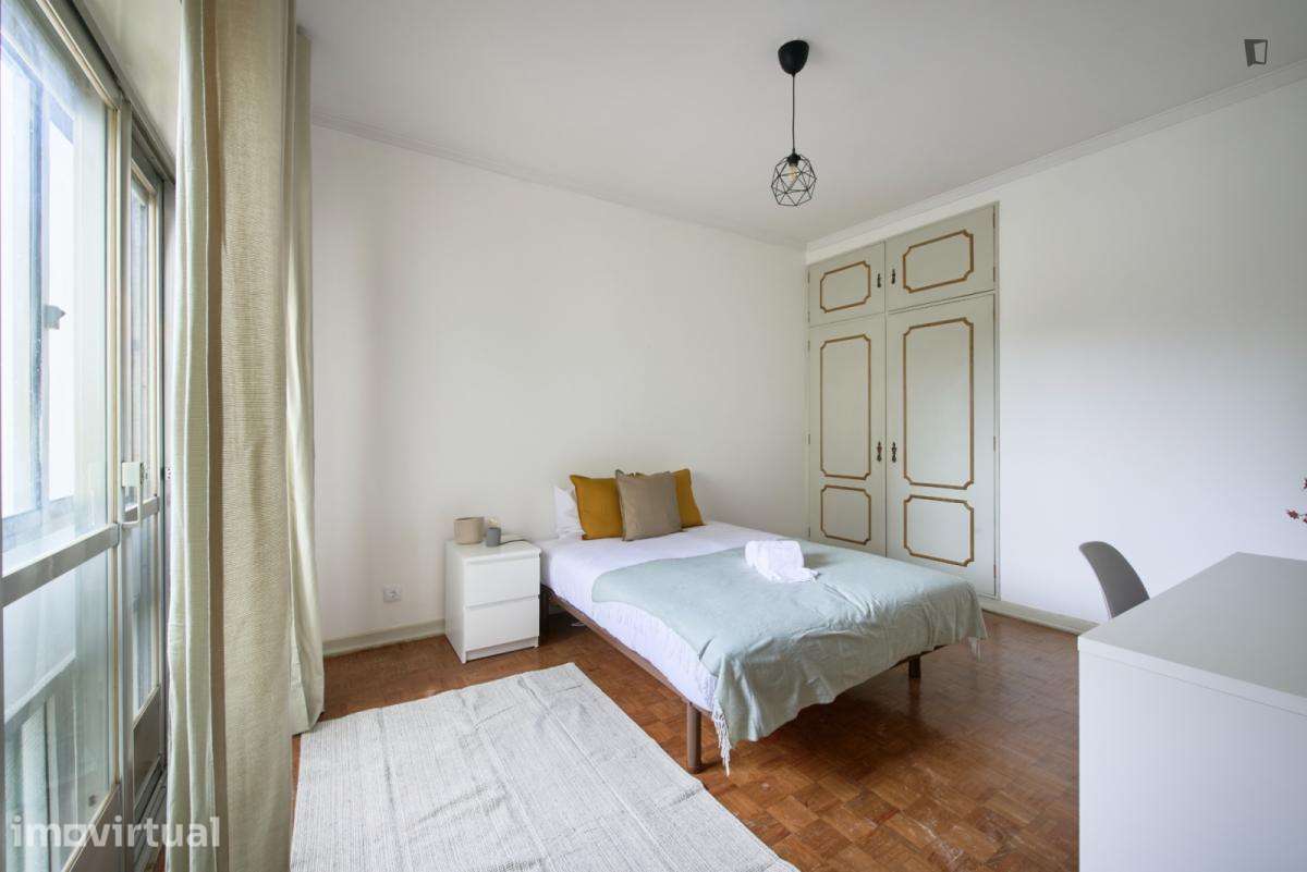 Quarto - localizado em Roma-Areeiro Lisbon - Grande imagem: 2/55