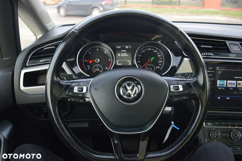 Volkswagen Touran - 33