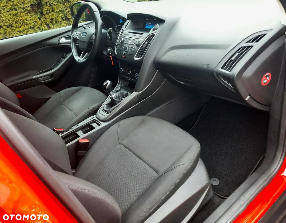 Ford Focus SW 1.5 TDCi DPF S&S COOL&CONNECT - 9