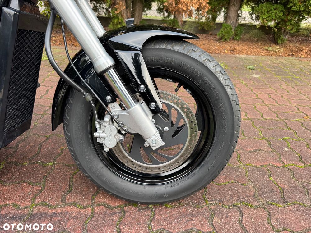 Suzuki Intruder - 7