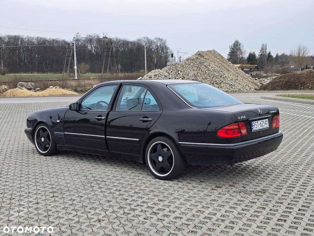 Mercedes-Benz Klasa E 250 TD Avantgarde - 4