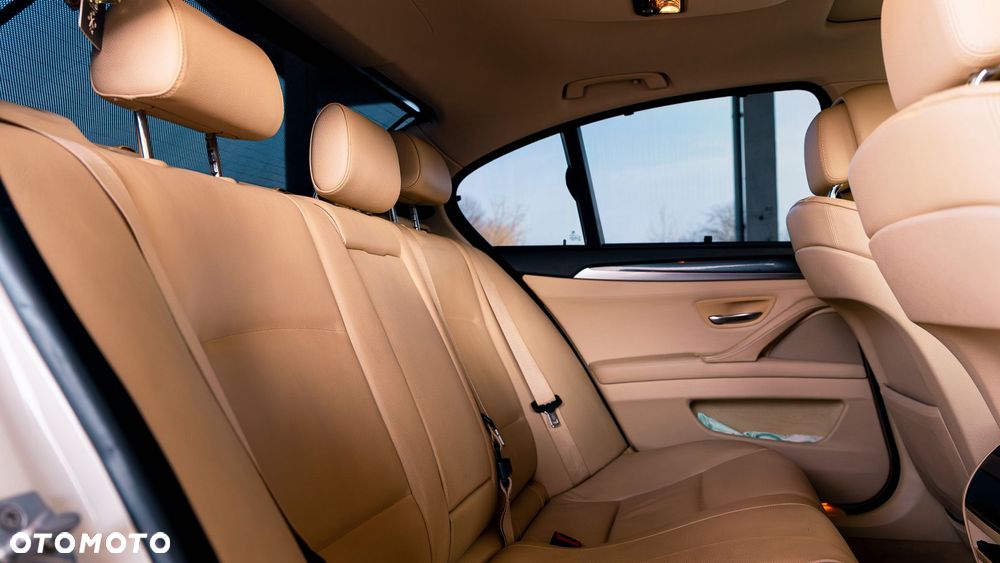 BMW Seria 5 528i - 28