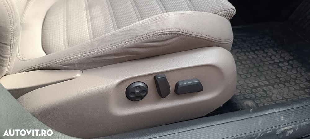 Volkswagen Passat 2.0TDI Sportline DPF DSG - 3