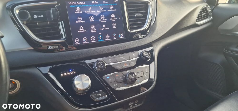 Chrysler Pacifica - 22