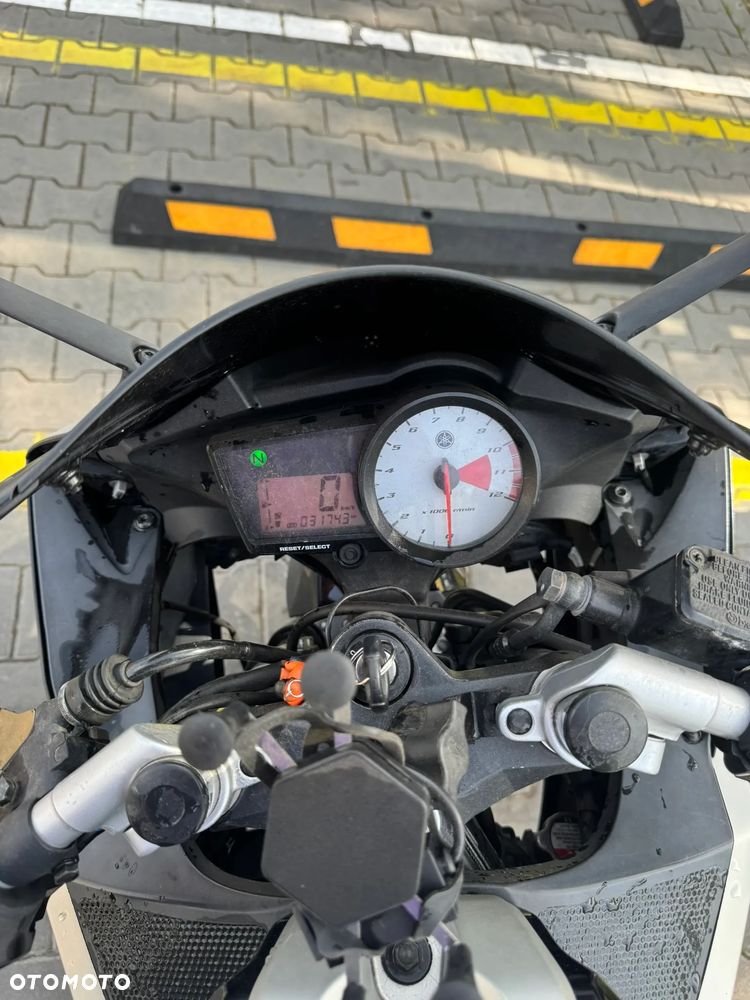 Yamaha YZF - 4