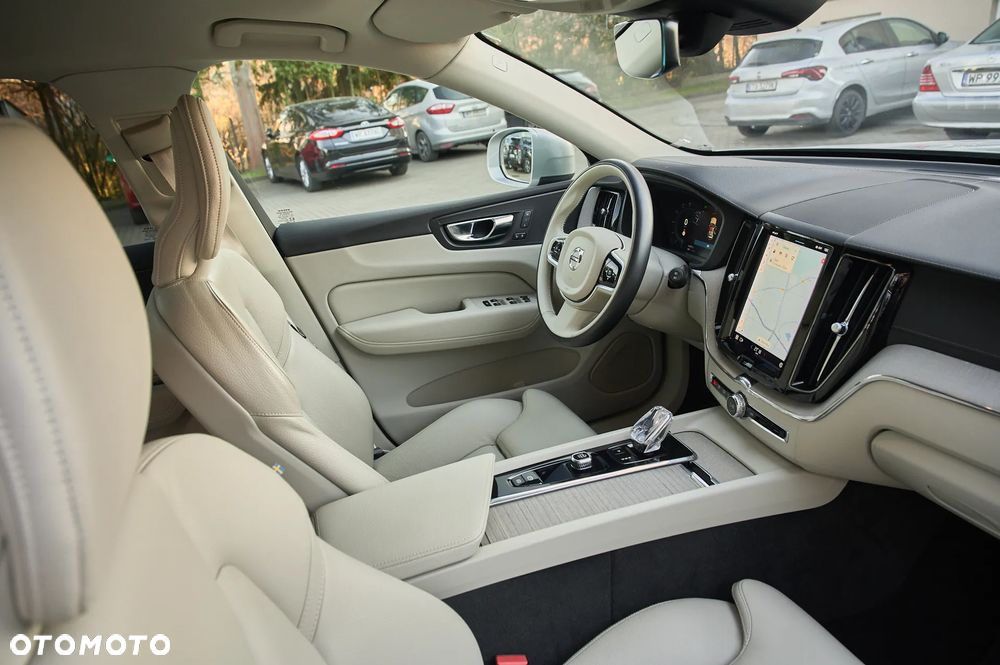 Volvo XC 60 B4 D AWD Inscription - 28