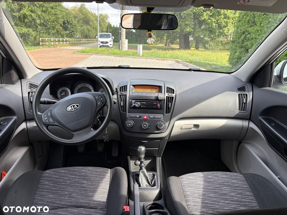 Kia Ceed - 9