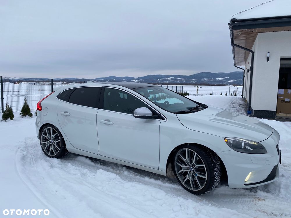 Volvo V40 D3 R Design - 4