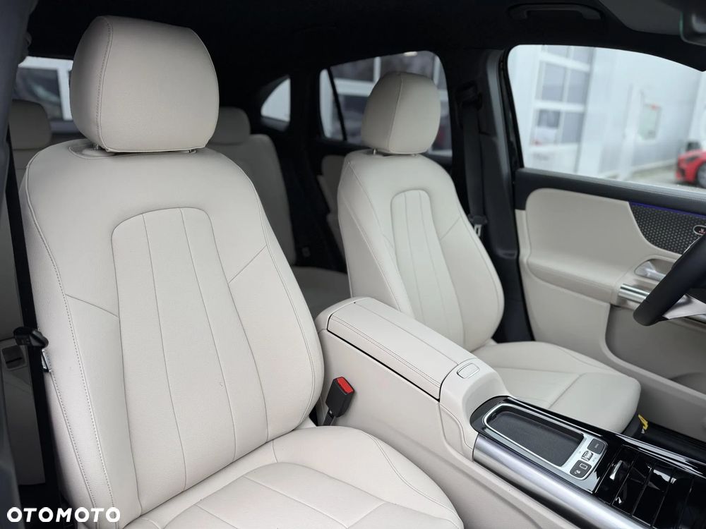 Mercedes-Benz GLA 200 Progressive - 12