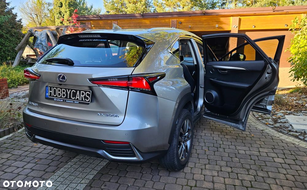 Lexus NX 300h Prestige AWD - 19