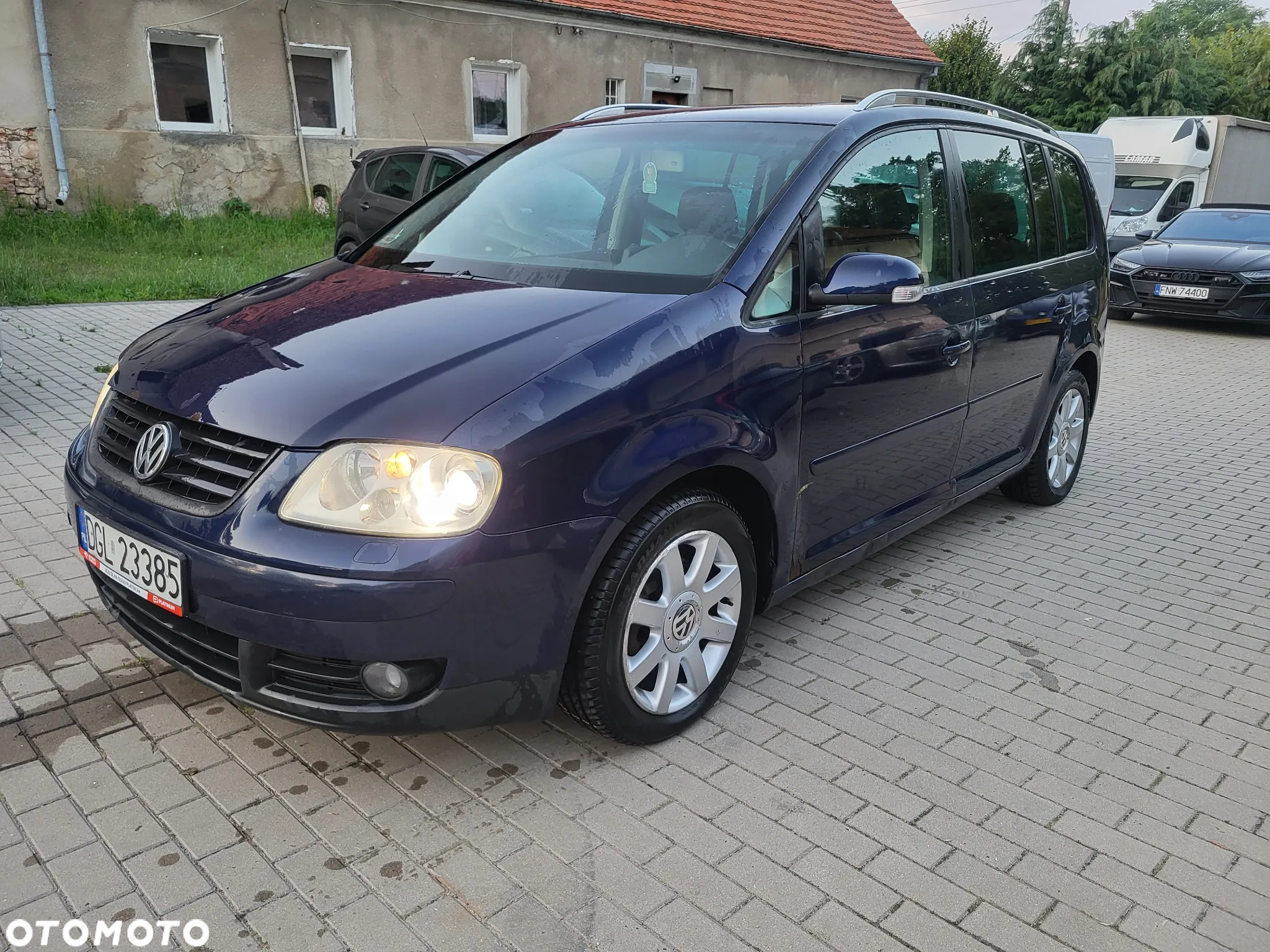 Volkswagen Touran 1.9 TDI DSG Highline - 2