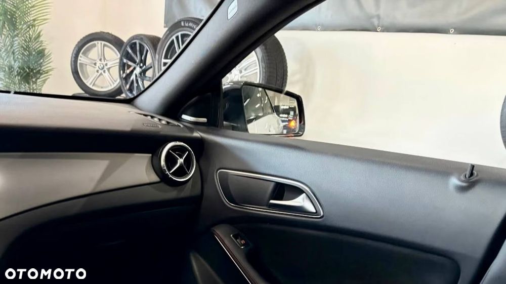 Mercedes-Benz CLA 220 4-Matic AMG Line - 34