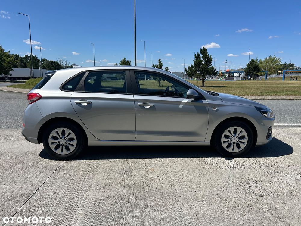 Hyundai i30 1.5 DPI Classic + - 18