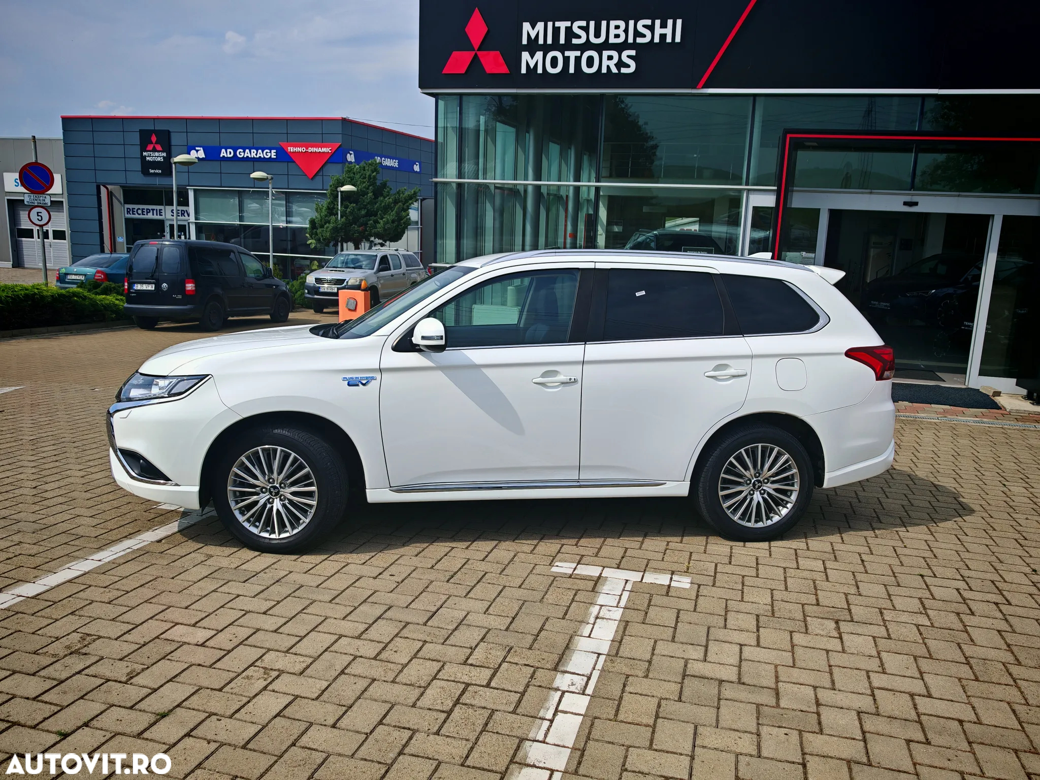 Mitsubishi Outlander PHEV 2.4 L 4X4 Intense - 2
