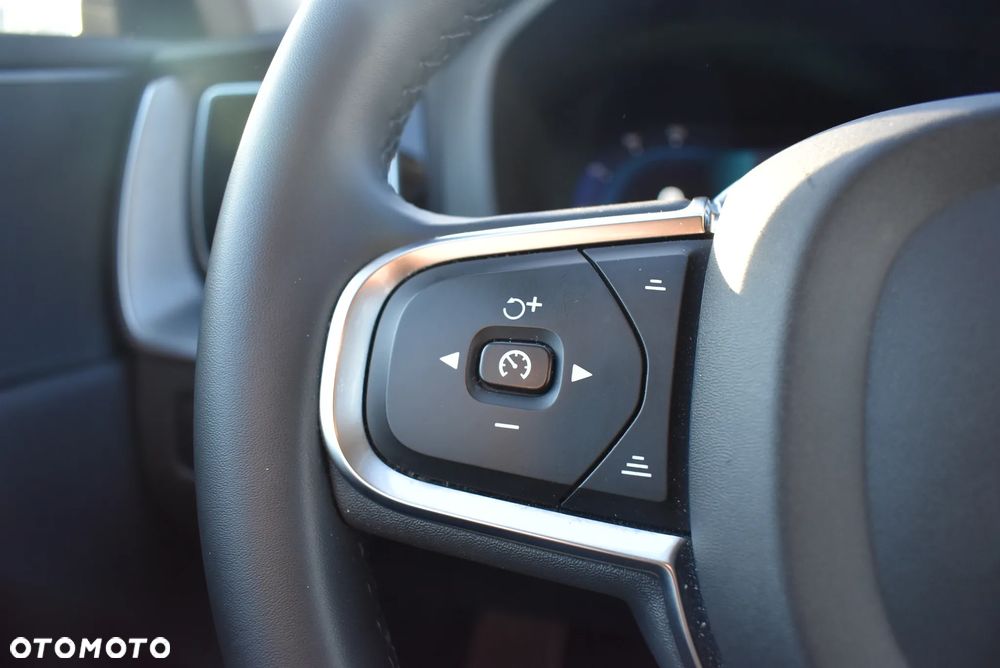 Volvo XC 60 B4 B Momentum Pro - 25