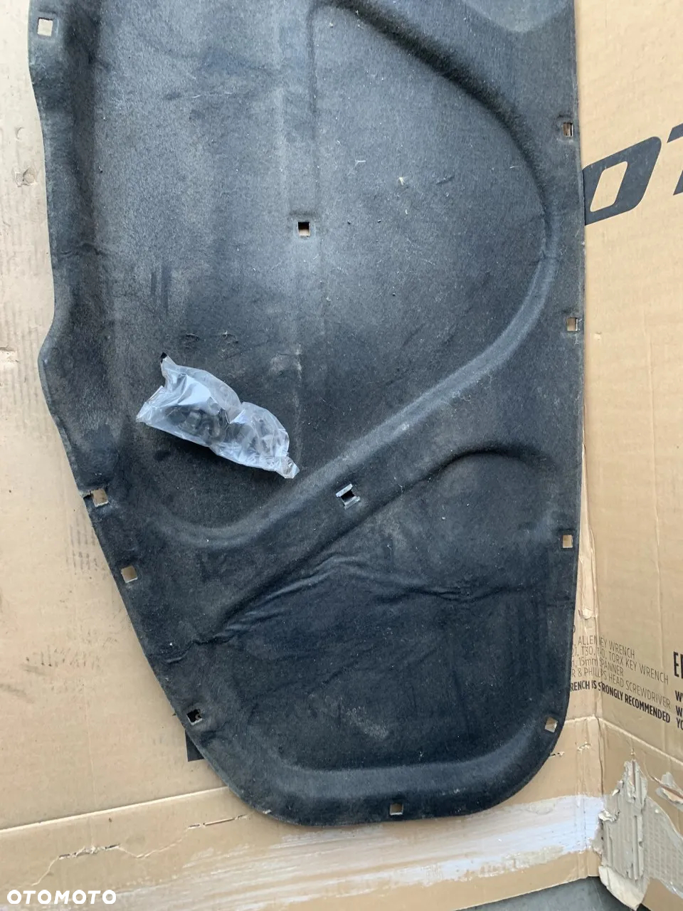 Wygłuszenie maski spinki oryginał Audi A4 B8 A5 - 3