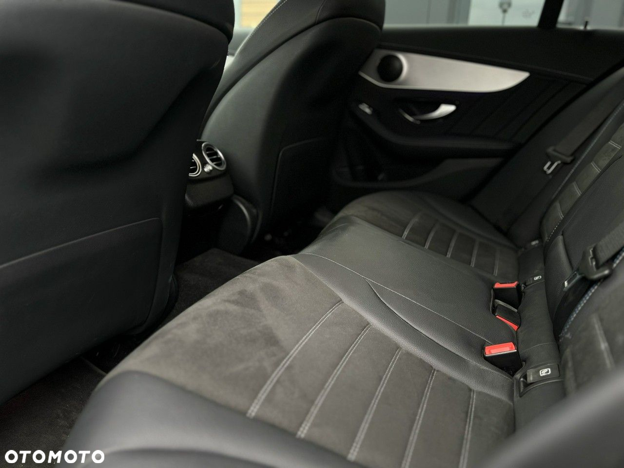 Mercedes-Benz Klasa C 300 T 9G-TRONIC Night Edition - 35