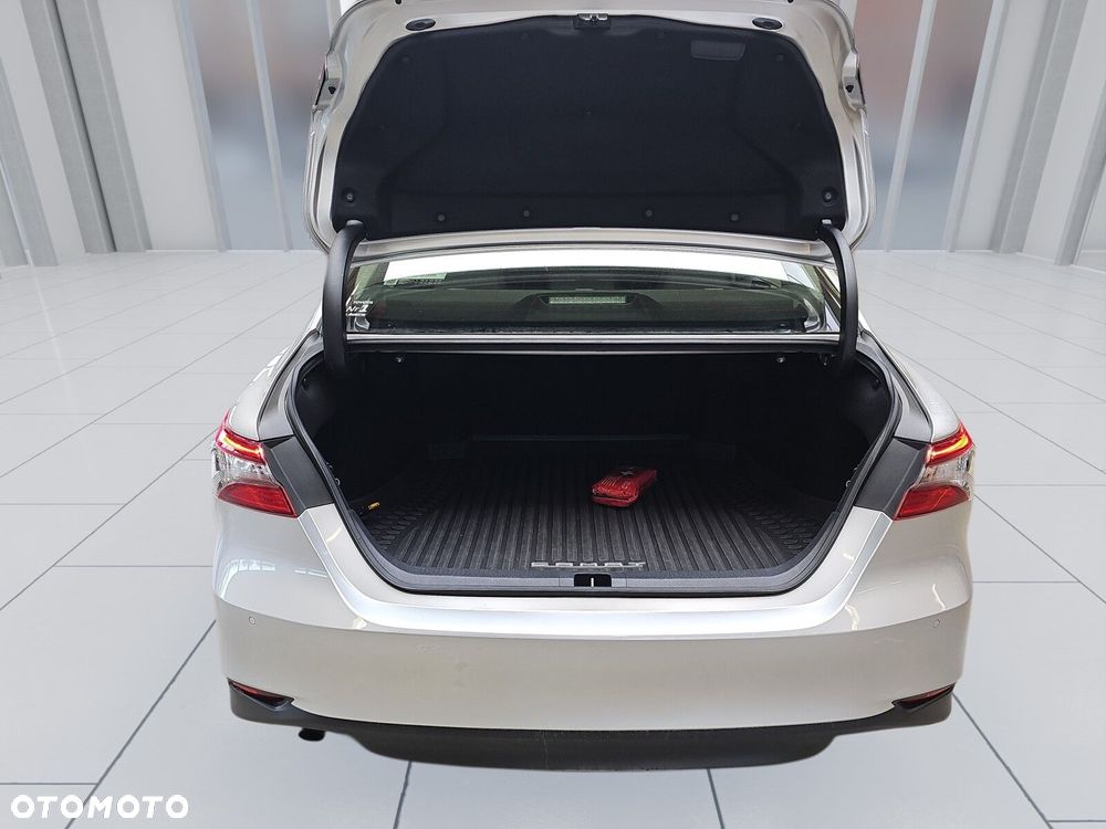 Toyota Camry 2.5 Hybrid Comfort CVT - 22