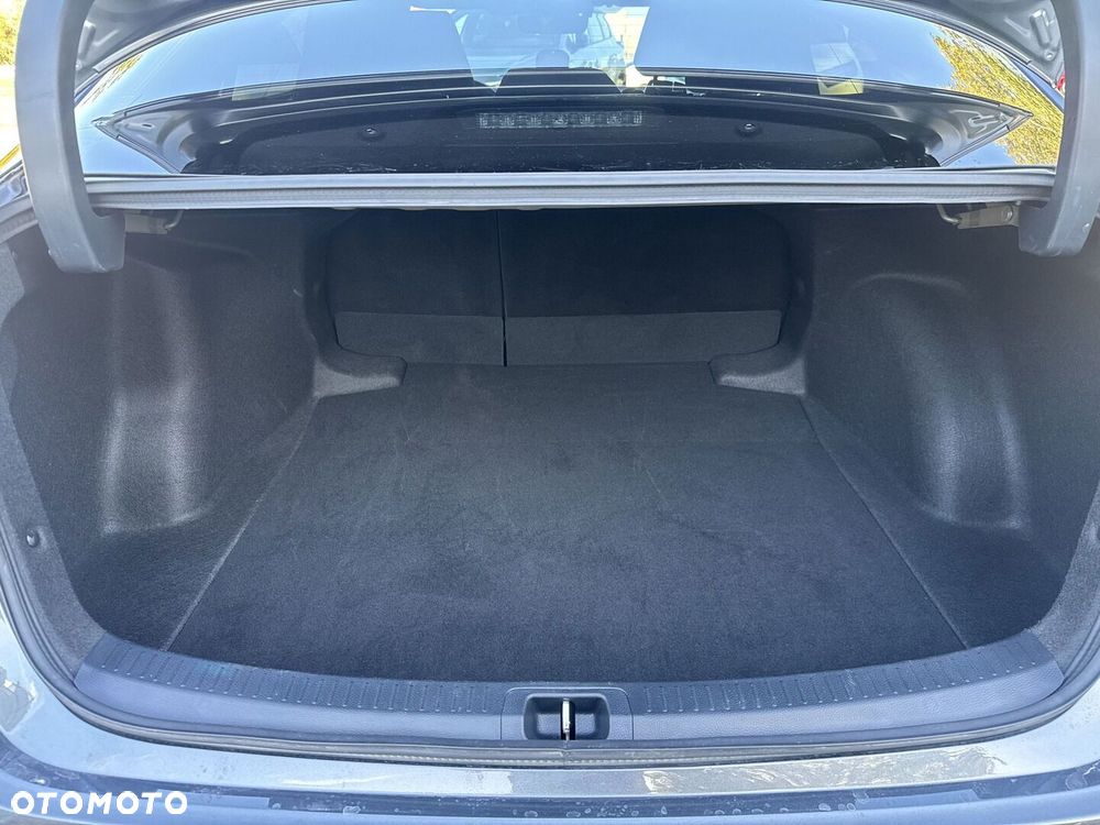 Toyota Corolla 1.8 Hybrid Style - 18