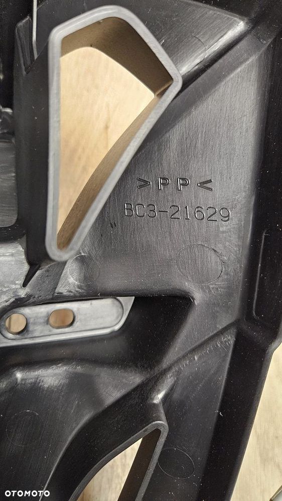 Uchwyt tablicy podświetlanie Yamaha T-Max 530 BC3-21629 - 10