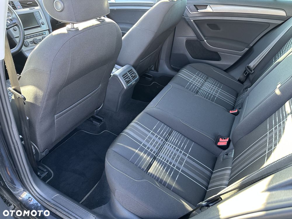 Volkswagen Golf - 17