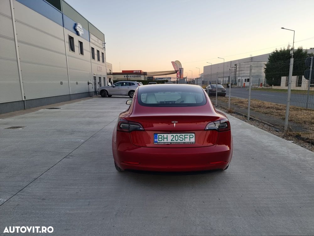 Tesla Model 3 - 6