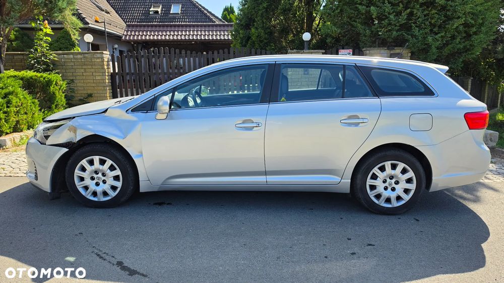 Toyota Avensis 1.6 Comfort - 8