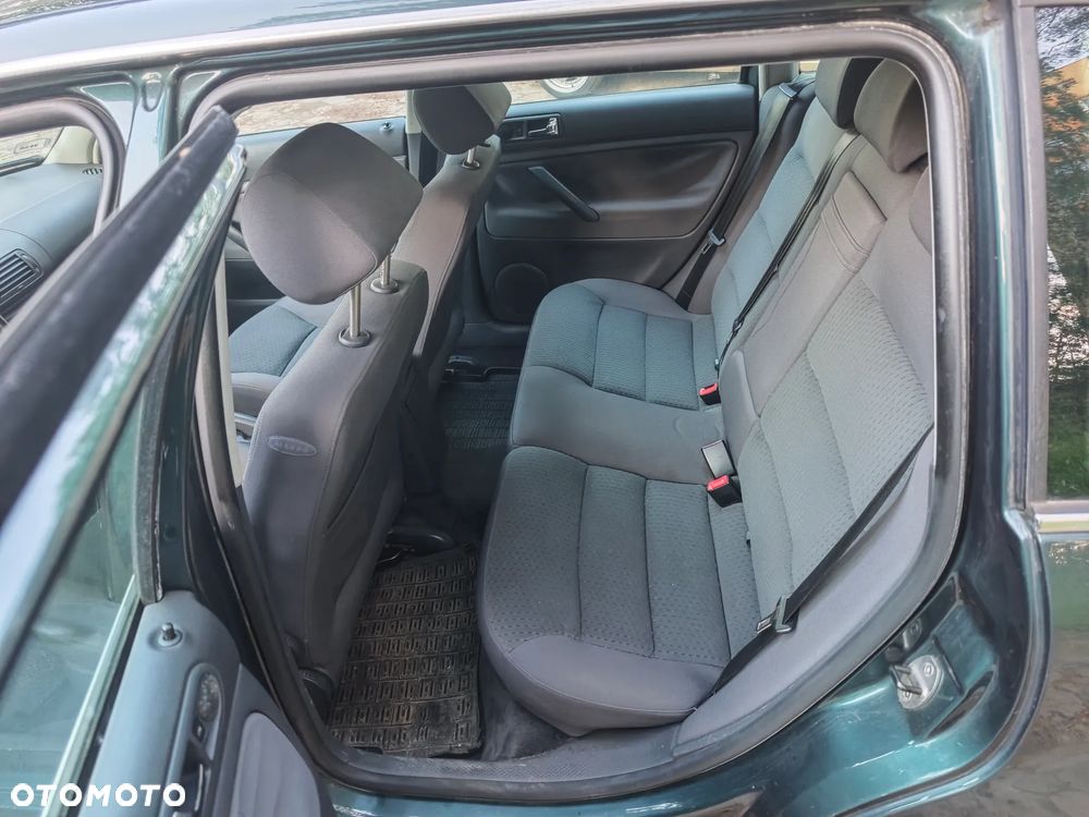 Volkswagen Passat 1.9 TDI Comfortline - 11