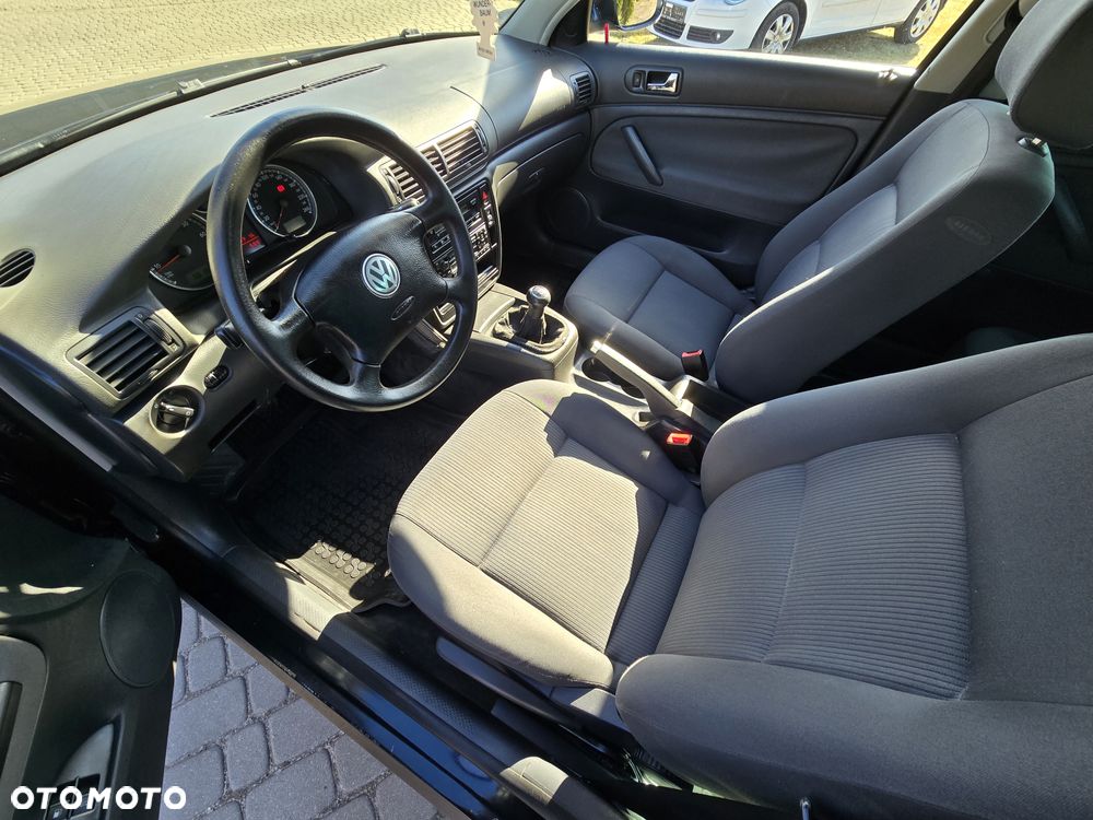 Volkswagen Passat 1.6 Comfortline - 11