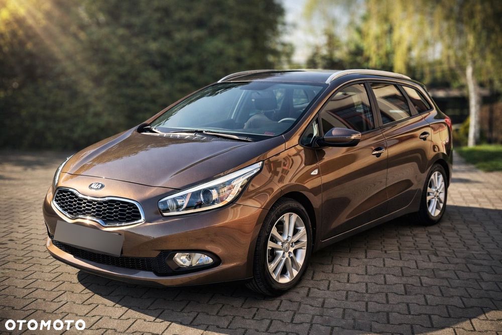 Kia Ceed 1.6 GDI Dream Team Edition - 1