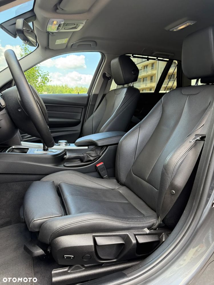 BMW Seria 3 320d Sport Line - 23