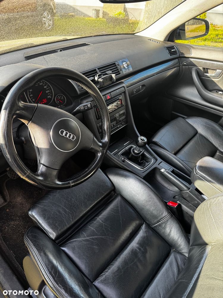 Audi A4 Limousine - 4