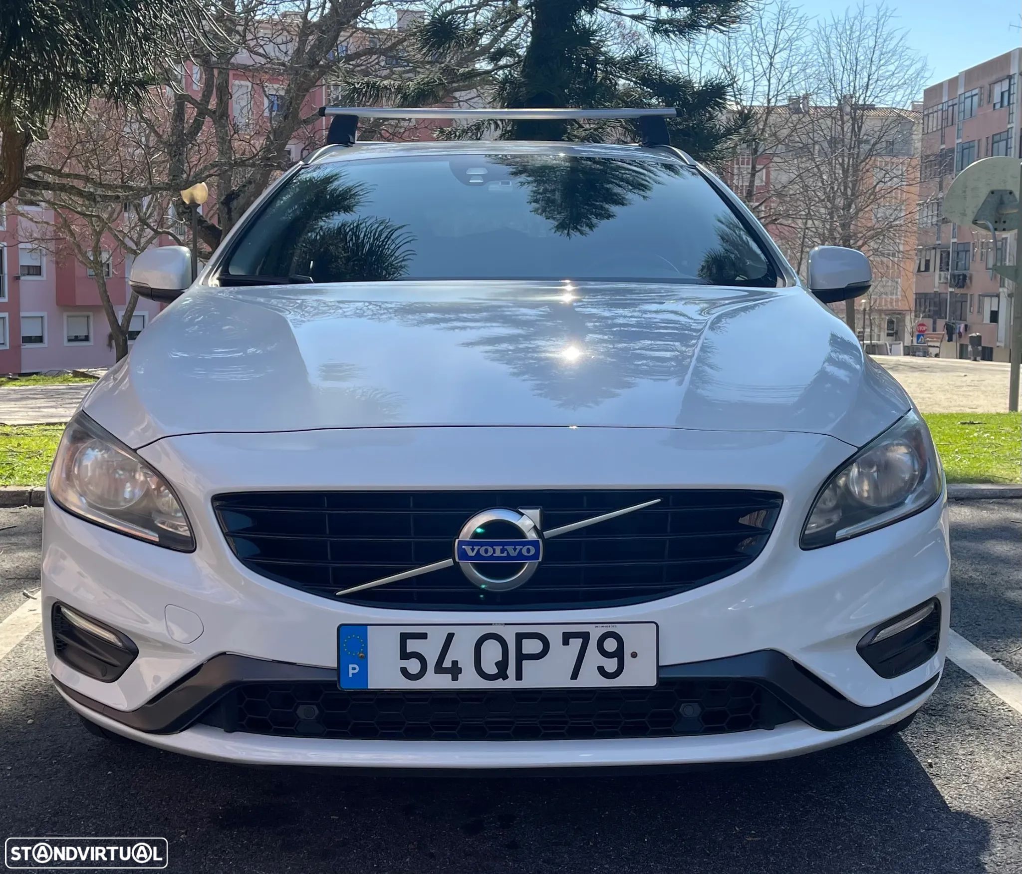 Volvo V60 2.4 D6 Momentum AWD Phev - 1