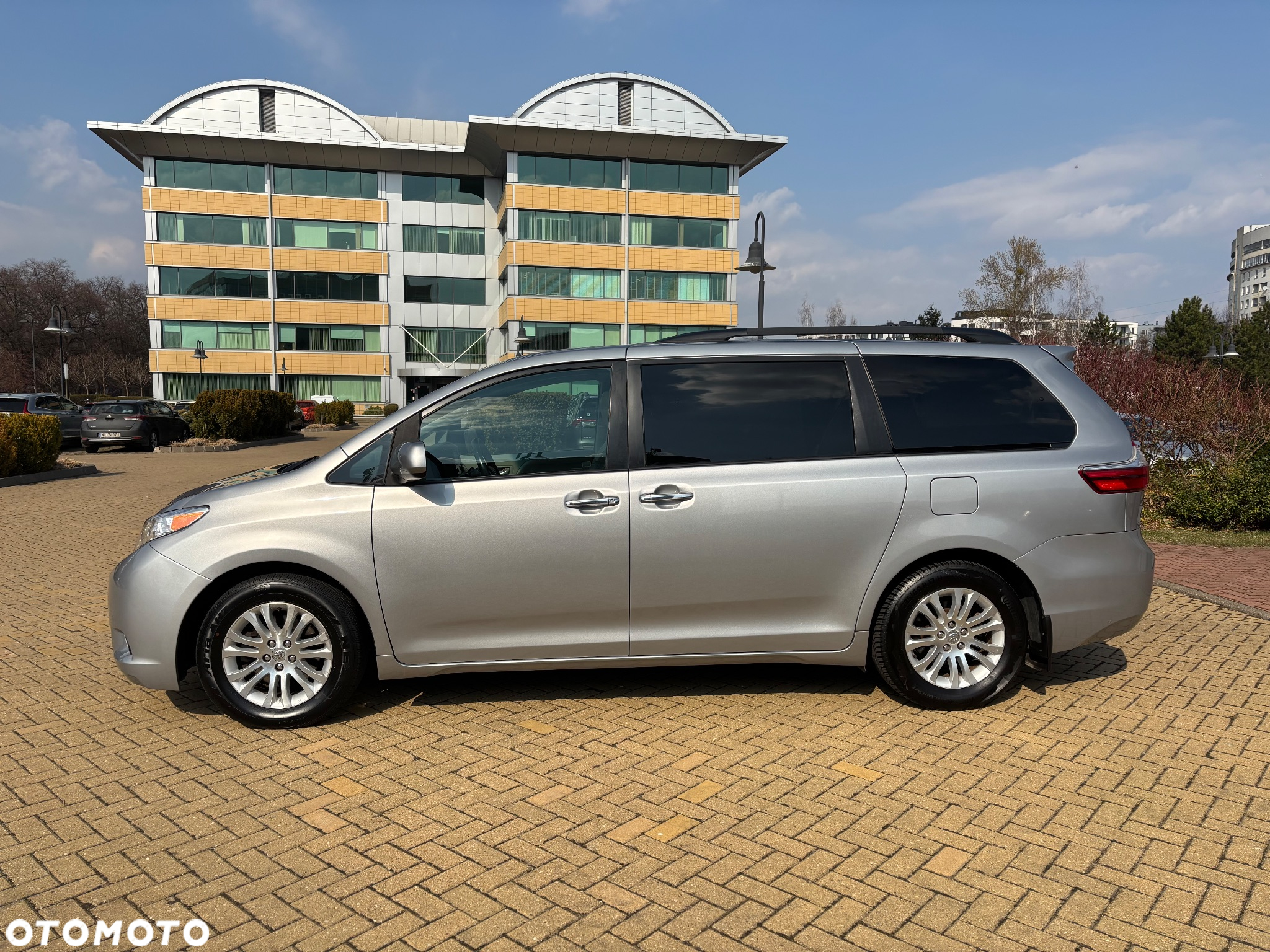 Toyota Sienna 3.5 V6 XLE AWD - 10