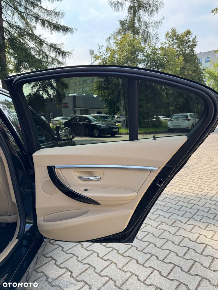 BMW Seria 3 318i - 21