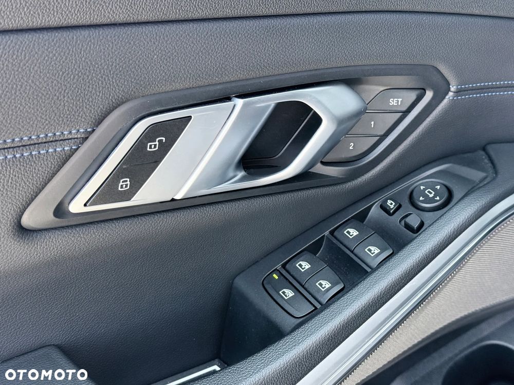 BMW Seria 3 330i xDrive M Sport sport - 25