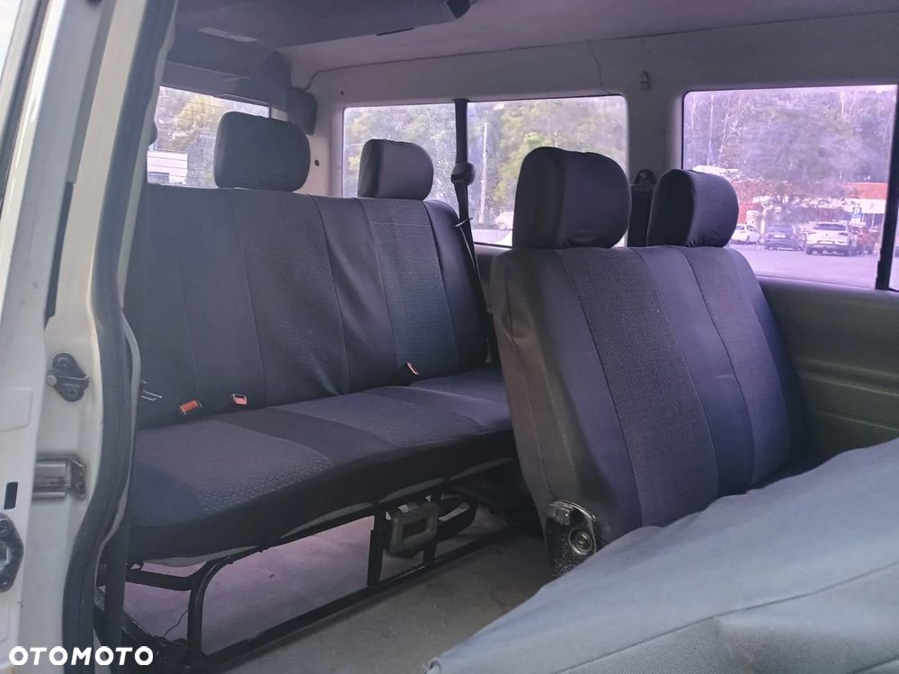 Volkswagen Caravelle - 2