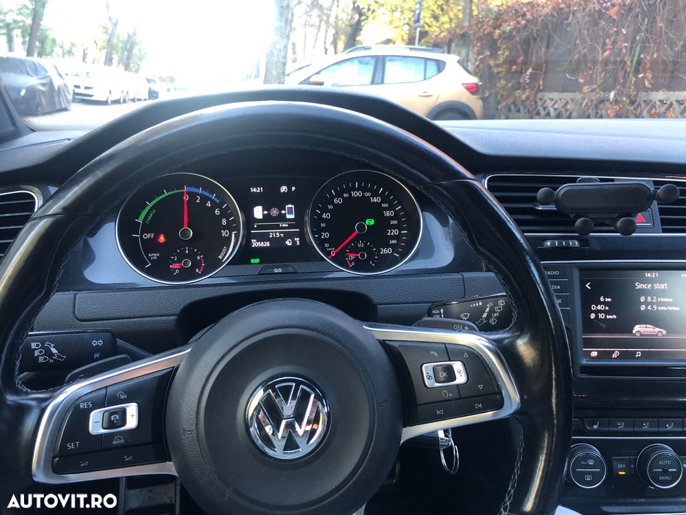 Volkswagen Golf - 10