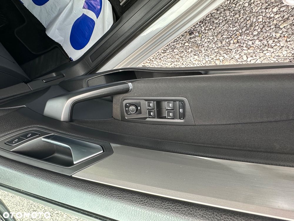 Volkswagen Touran 1.6 TDI SCR BlueMotion Technology DSG Comfortline - 11